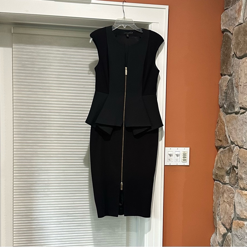 EUC - TED BAKER BLACK, TEXTURED PEPLUM DRESS, SZ 3 (8/10) 
WORN ONLY ONCE!